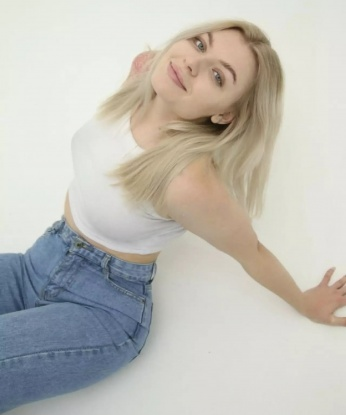 Страстная и жгучая кошечка приглашает щедрого мужчину на незабываемое свидание. Гарантирую полное слияние тел и океан позитивных эмоций. Обещаю, не пожалеешь! 450, 25 лет