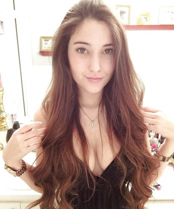 Экспрессивная красотка с шикарной фигурой и чувственными губками приглашает в гости ценителей настоящих женских прелестей. Нежность, страсть, удовольствие - все это ты найдешь со мной! 14779, 25 лет