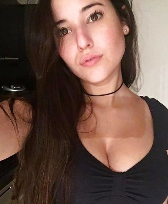 Экспрессивная красотка с шикарной фигурой и чувственными губками приглашает в гости ценителей настоящих женских прелестей. Нежность, страсть, удовольствие - все это ты найдешь со мной! 14779, 25 лет