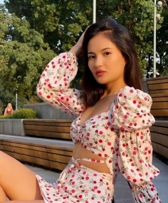 Разврат и удовольствие - мои вторые имена. У меня есть все, чтобы сделать твои фантазии реальностью. Мои услуги позволят тебе окунуться в мир страсти и наслаждения. Со мной ты ощутишь каждую волну блаженства и полное расслабление. У меня есть отличные отзывы, которые говорят о моих навыках и внимании к деталям. Загляни в мой профиль, чтобы увидеть мои чарующие фото. Я жду тебя в Москве, чтобы подарить тебе незабываемый вечер. Не теряй времени и позвони мне уже сейчас 💋💫. 2415, 19 лет