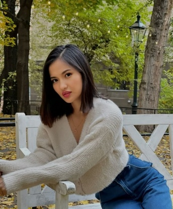 Разврат и удовольствие - мои вторые имена. У меня есть все, чтобы сделать твои фантазии реальностью. Мои услуги позволят тебе окунуться в мир страсти и наслаждения. Со мной ты ощутишь каждую волну блаженства и полное расслабление. У меня есть отличные отзывы, которые говорят о моих навыках и внимании к деталям. Загляни в мой профиль, чтобы увидеть мои чарующие фото. Я жду тебя в Москве, чтобы подарить тебе незабываемый вечер. Не теряй времени и позвони мне уже сейчас 💋💫. 2415, 19 лет